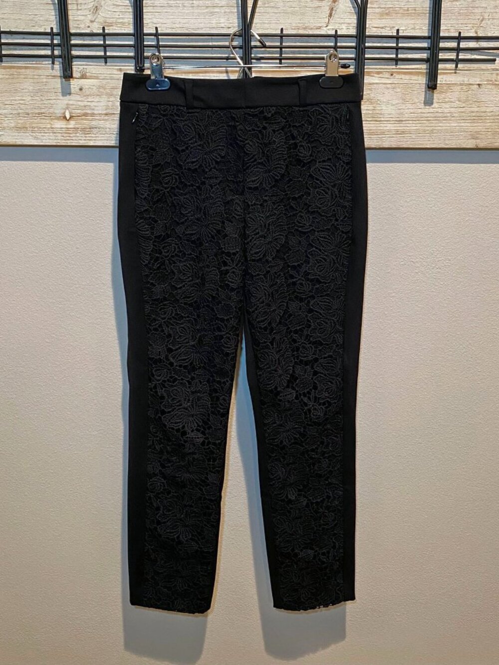 WHBM Black Floral Lace Slim Ankle Length Pants - Size 4 Classic